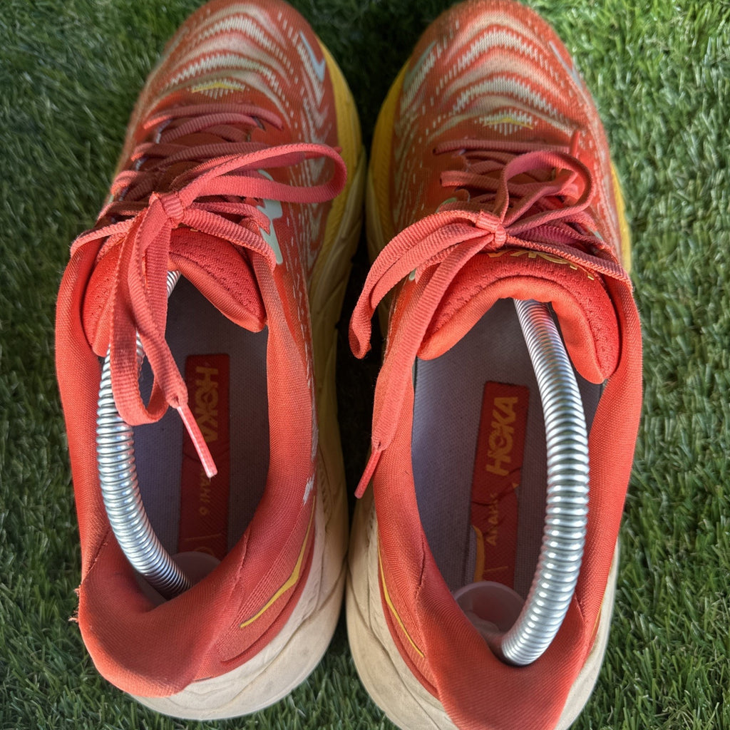 Hoka One One Arahi 6 Men's 9 D Running Shoes Walking Gym Fiesta/Amber Used.
