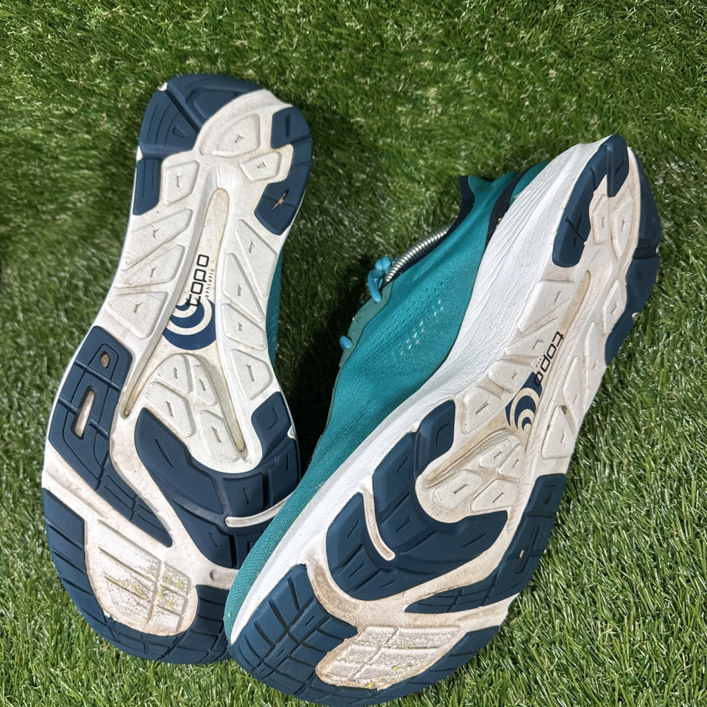 Topo Cyclone Men's Size 11.5 Running Shoes Cyan Red Nice Good Condition