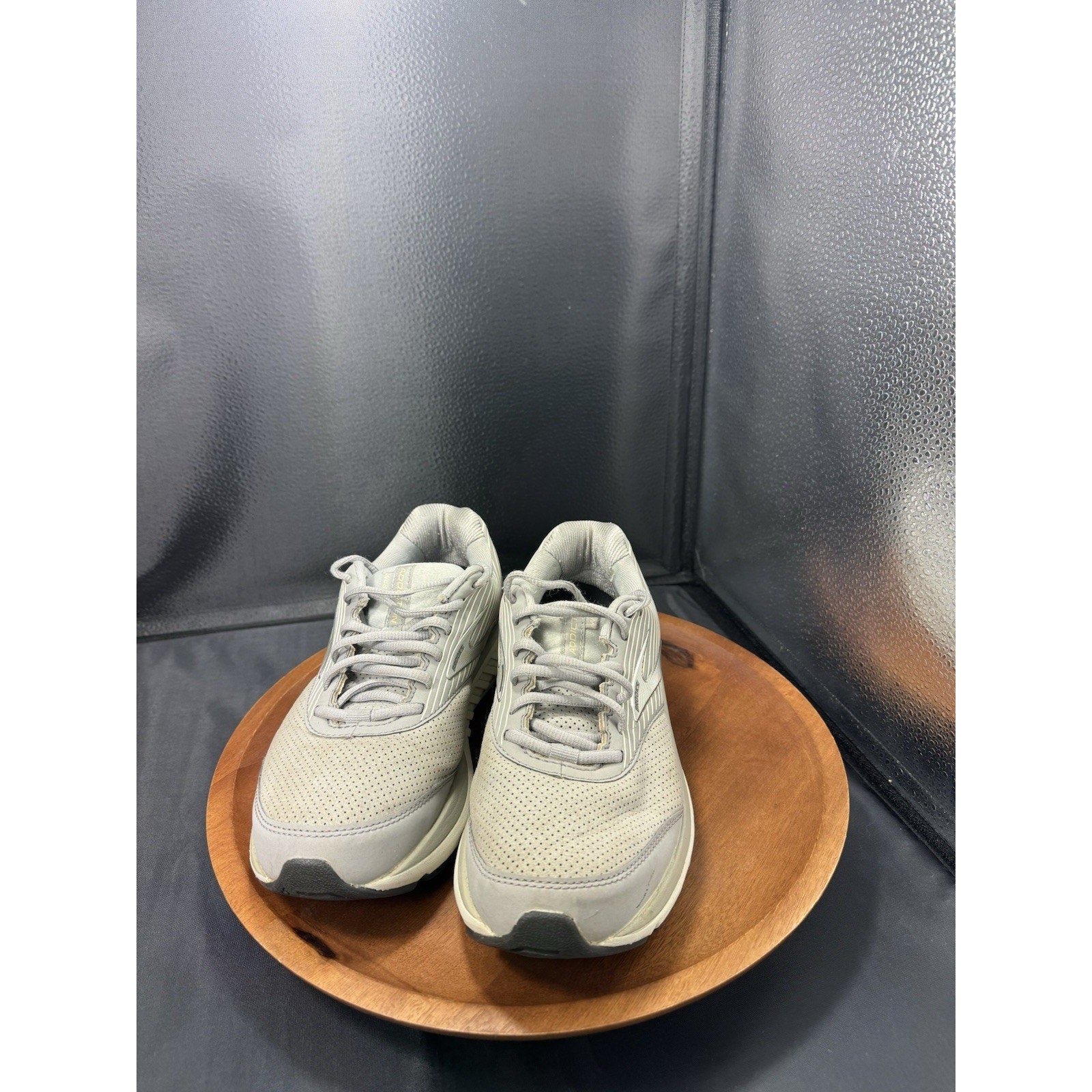 Women’s Brooks Addiction Walker Shoes Size 9 Gray 1203081B007 EUC