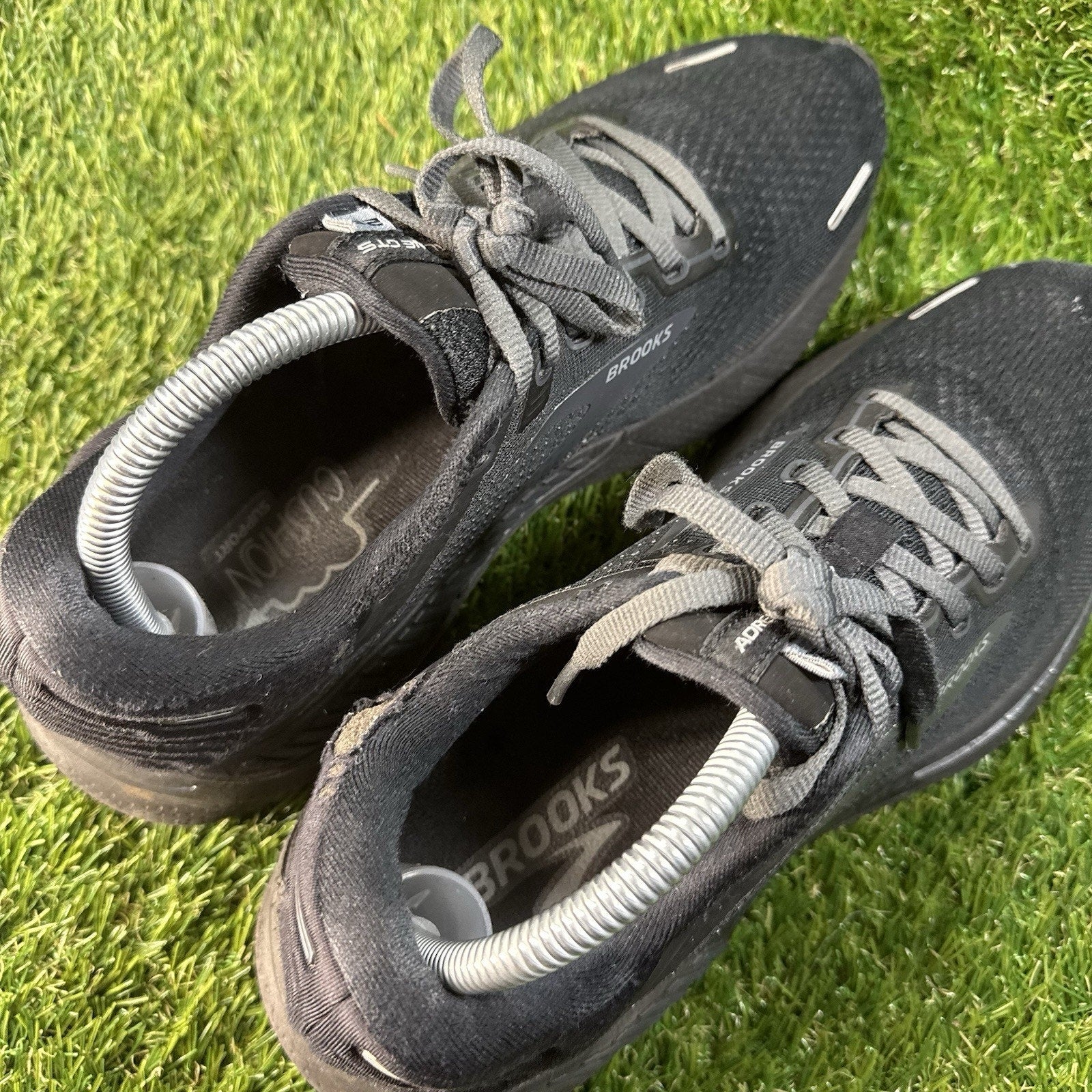 Brooks Adrenaline GTS 22 Womens 9.5 B Triple Black Running Shoes Sneakers