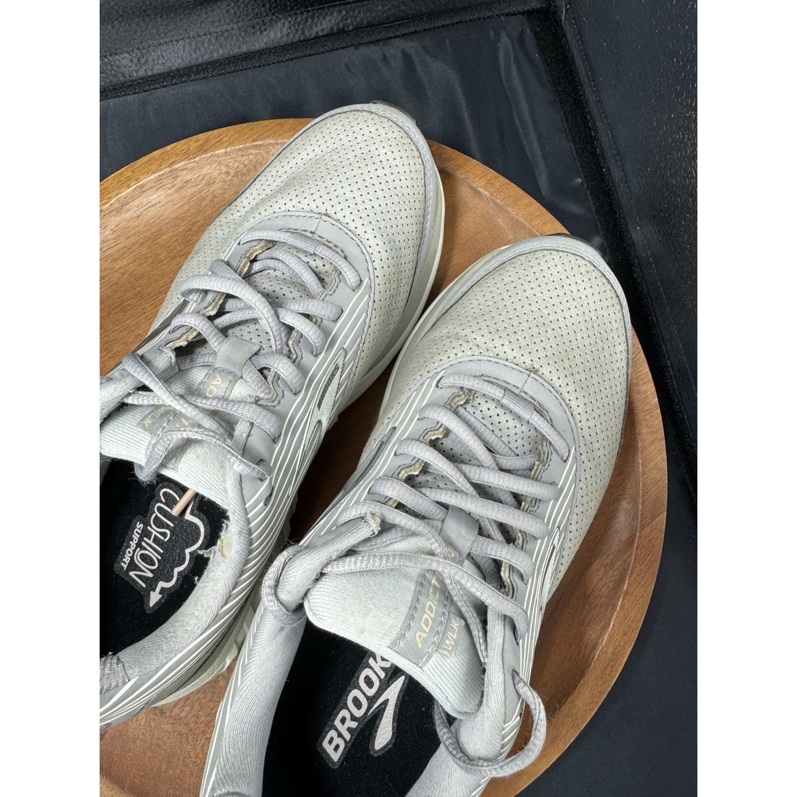 Women’s Brooks Addiction Walker Shoes Size 9 Gray 1203081B007 EUC
