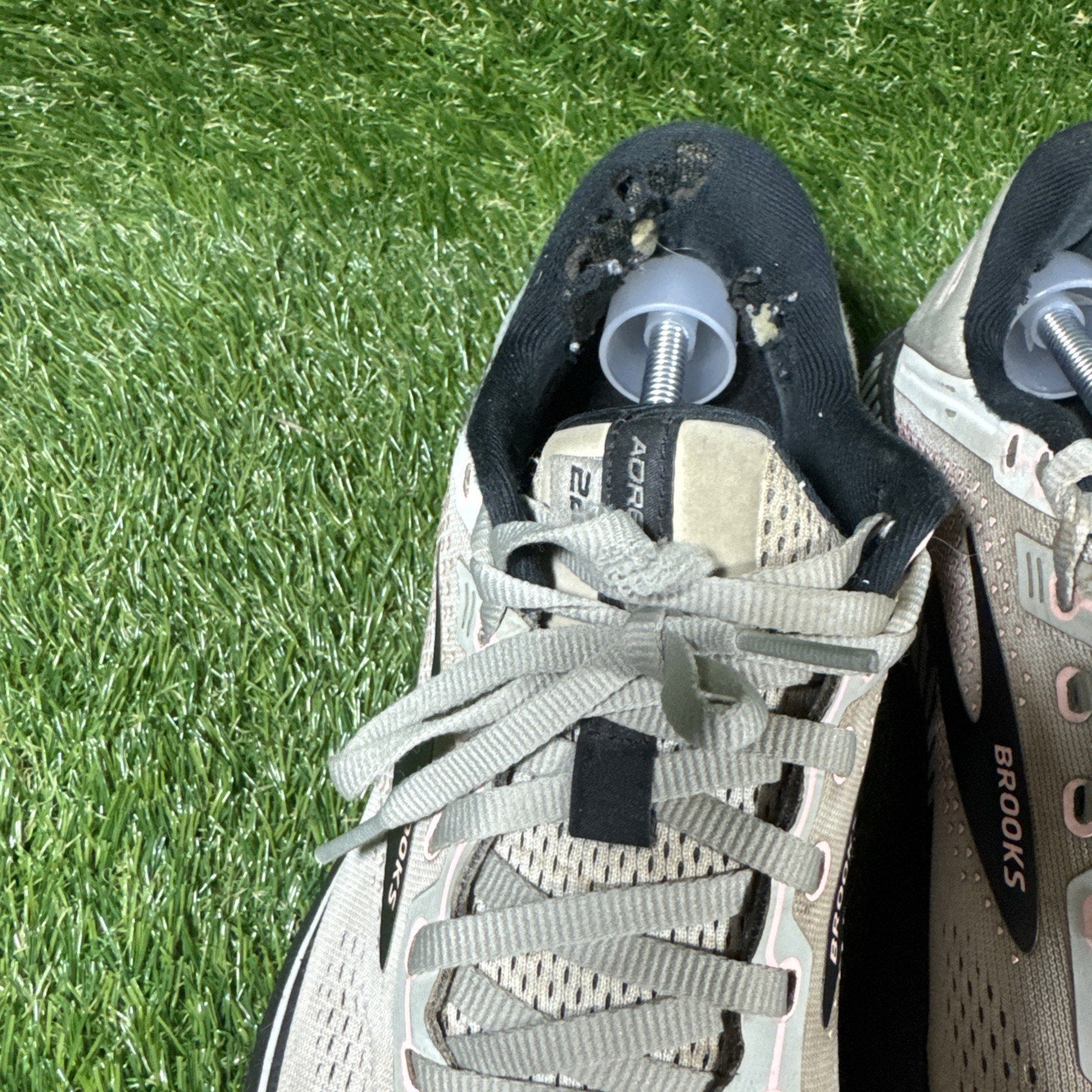 Brooks Adrenaline GTS 22 Shoes Womens Size 9 Gray Athletic Running