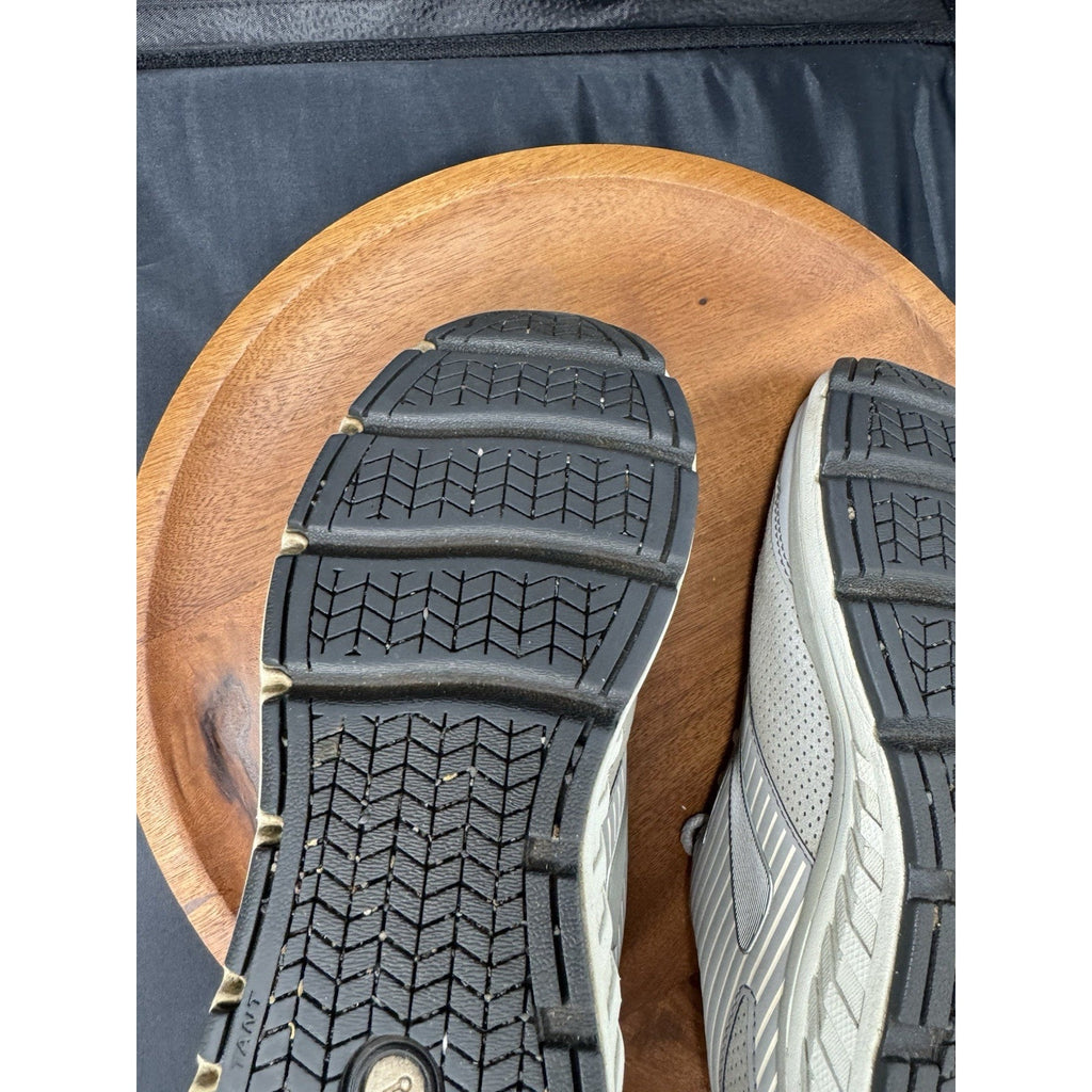 Women’s Brooks Addiction Walker Shoes Size 9 Gray 1203081B007 EUC