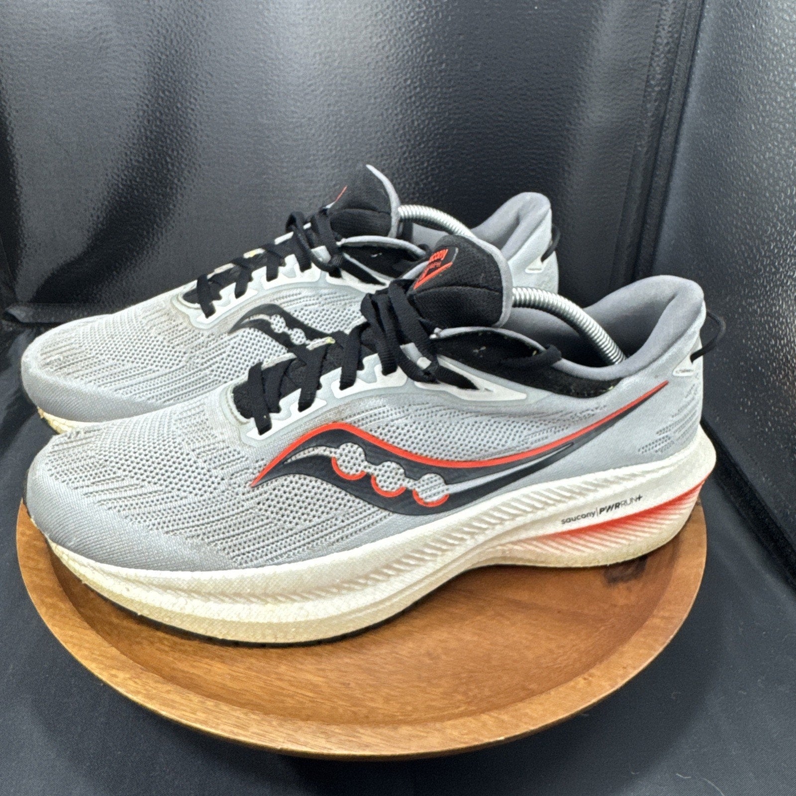 Saucony Men's Triumph 21 Sneakers, Concrete/Blk, 10.5 US, USED