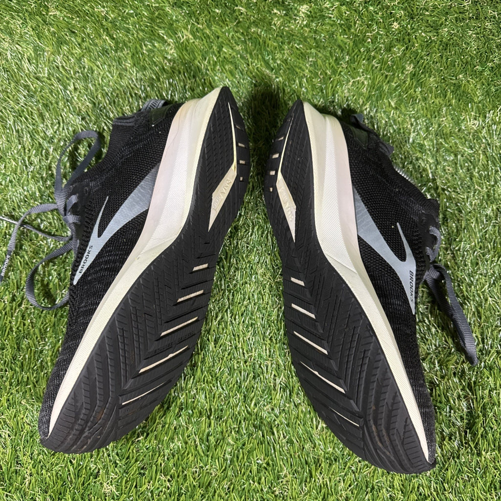 Brooks Shoes Womens 7 B Levitate 4 Athletic Running Sneakers Black Lace Up