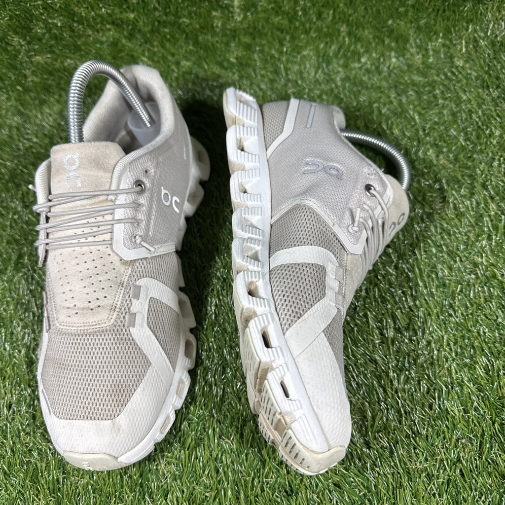 On Cloud 5 Running Shoes Sneakers Womens Size 8.5 Pearl White 59.98773