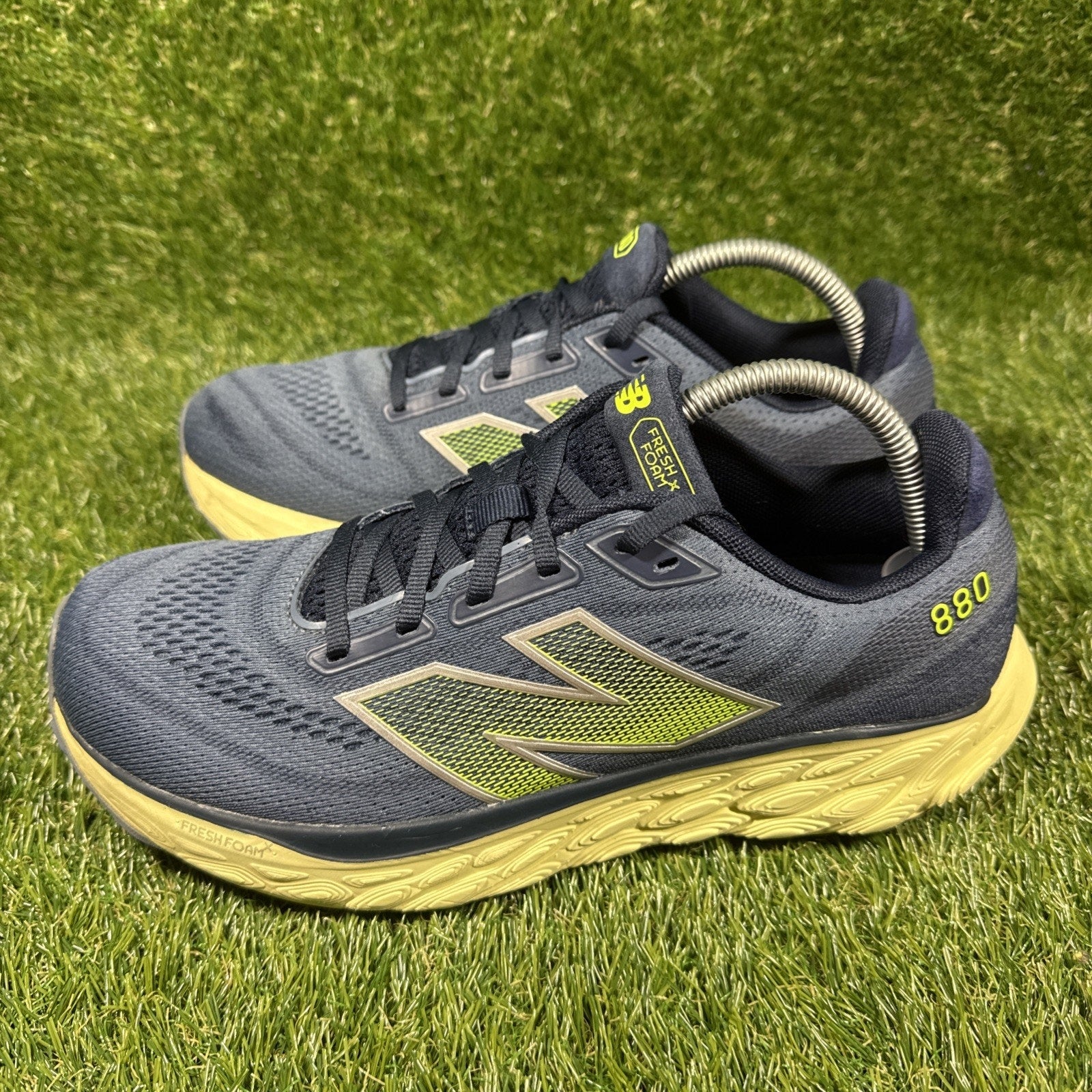 New Balance Fresh Foam X 880v14 Mens Size 9 Wide 2E Arctic Grey Limelight