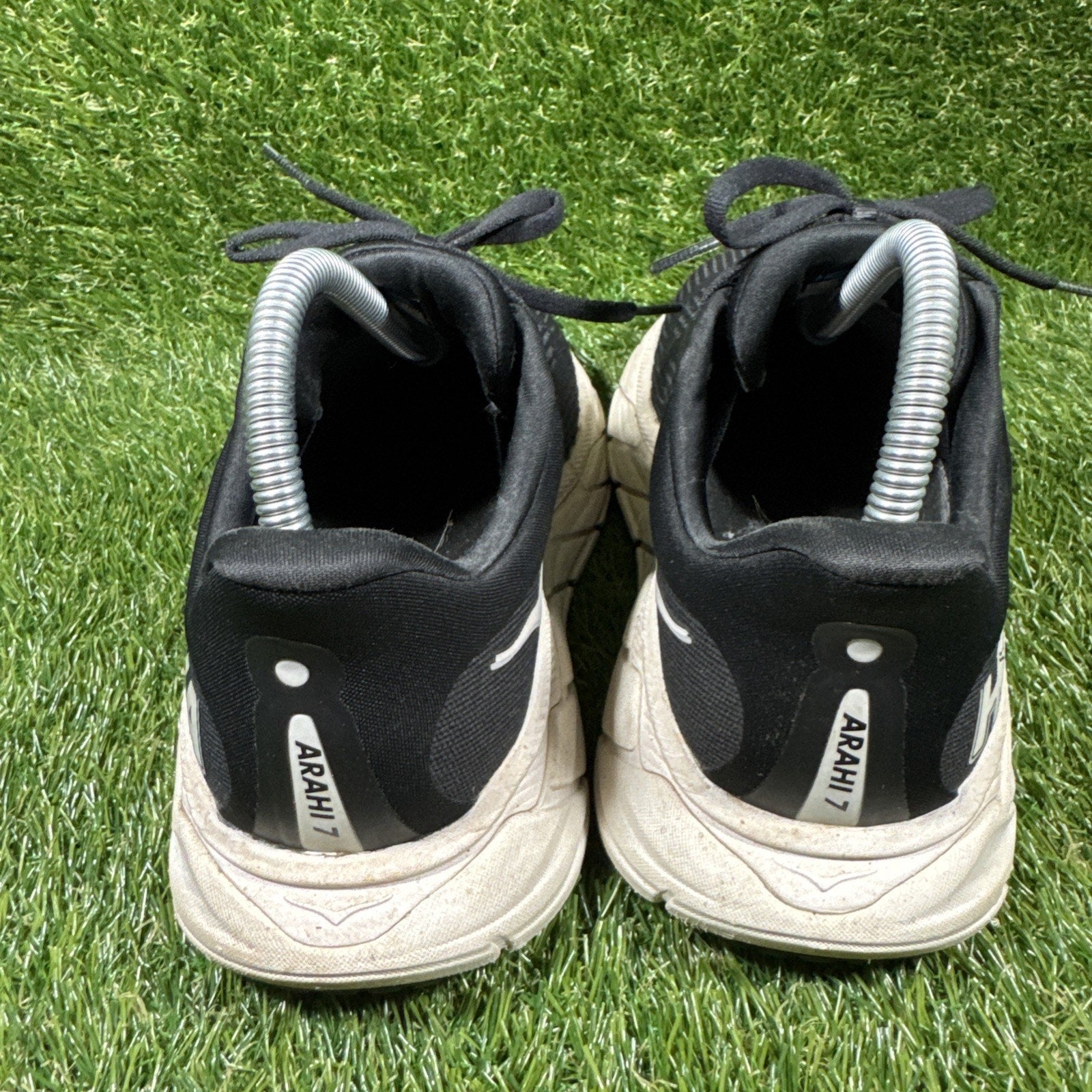 Hoka Arahi 7 Black White Shoes 1147890 BWHT Women’s Size 8D