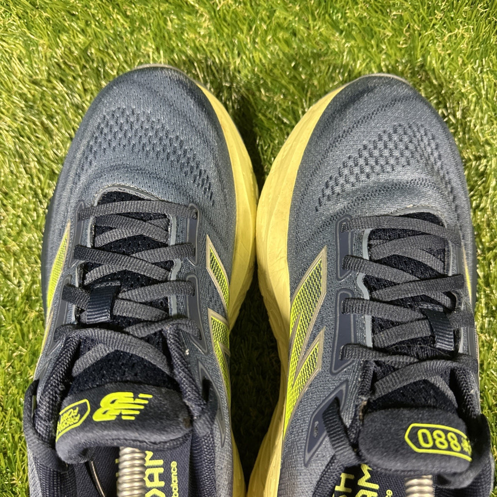 New Balance Fresh Foam X 880v14 Mens Size 9 Wide 2E Arctic Grey Limelight