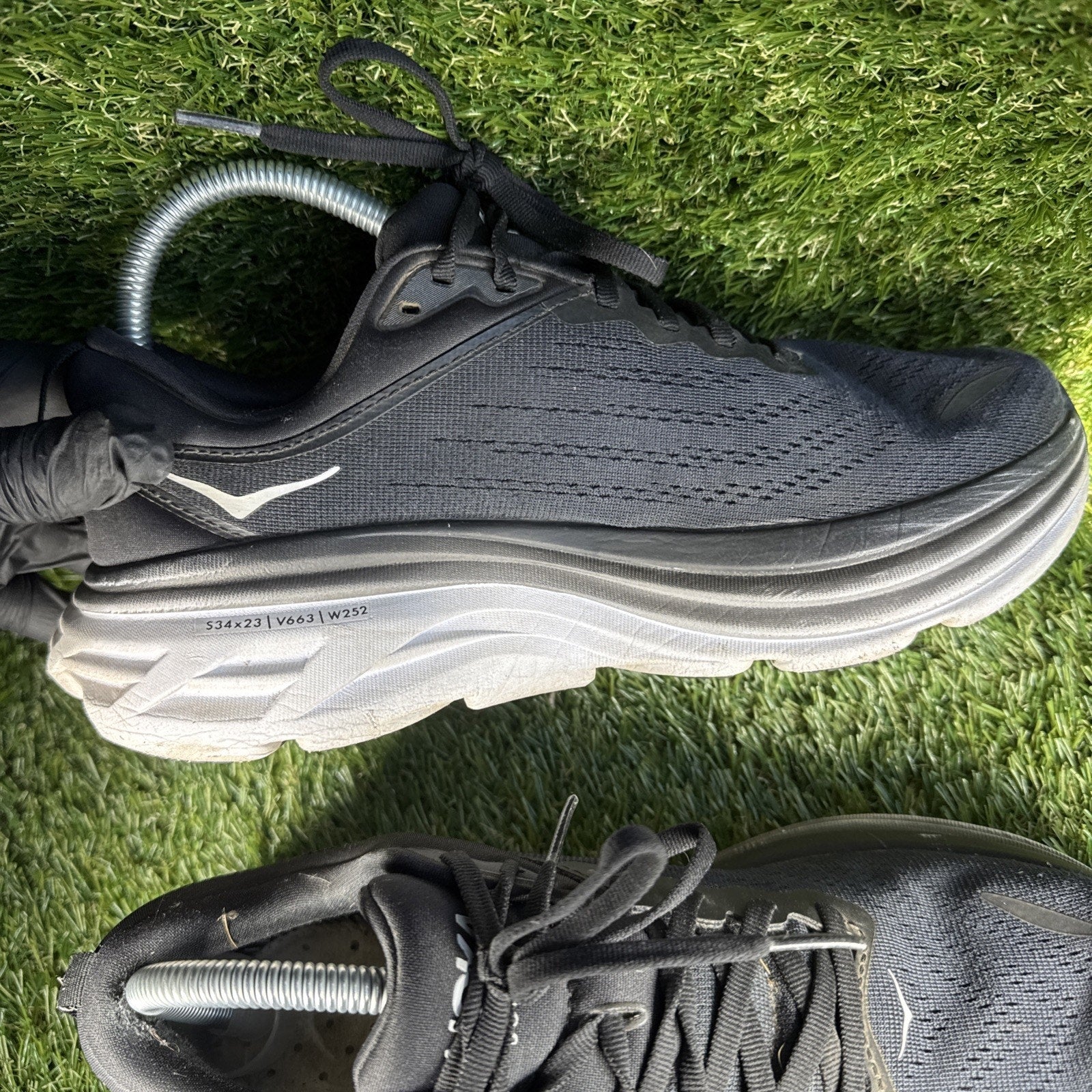 Hoka Bondi 8 1127954-BWHT Sneakers Womens 8.5D Black Athletic Road Running Shoes