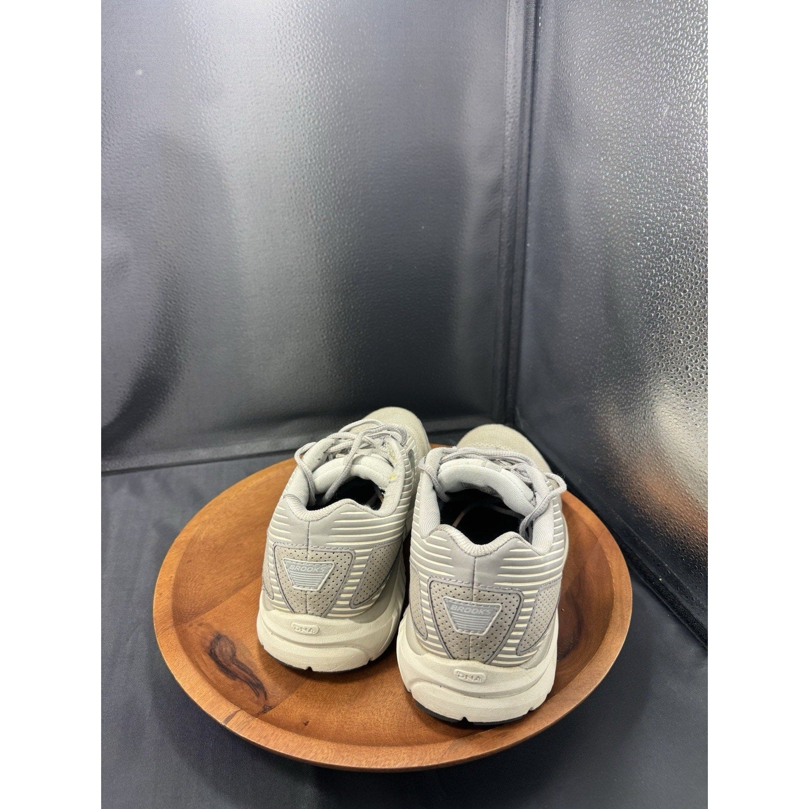 Women’s Brooks Addiction Walker Shoes Size 9 Gray 1203081B007 EUC